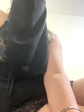 Snapshot of Wild-Nayra chatting on 09.17.25 Wild-Nayra online show from 09.17.25