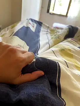 Snapshot of LAZ3R1 chatting on 11.04.25 LAZ3R1 online show from 11.04.25