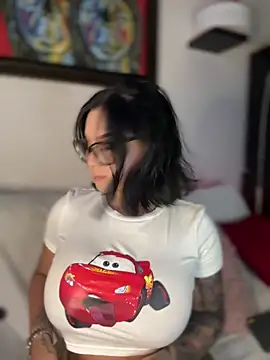 Snapshot of GabyMejiaa chatting on 12.03.25 GabyMejiaa online show from 12.03.25