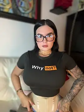 Snapshot of GabyMejiaa chatting on 12.23.25 GabyMejiaa online show from 12.23.25