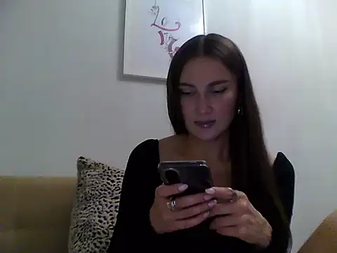 Snapshot of Orliva chatting on 07.20.26 Orliva online show from 07.20.26