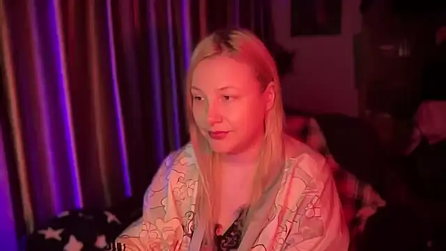 Snapshot of BikiHellena chatting on 11.01.25 BikiHellena online show from 11.01.25