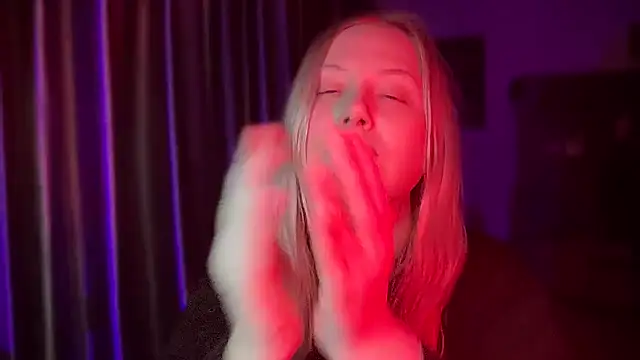 Snapshot of BikiHellena chatting on 02.04.26 BikiHellena online show from 02.04.26