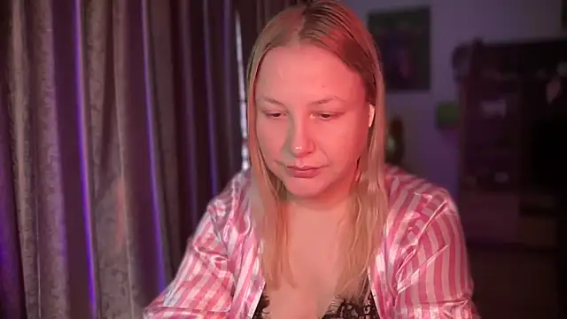 Snapshot of BikiHellena chatting on 04.07.26 BikiHellena online show from 04.07.26