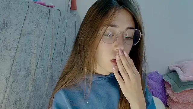 Snapshot of kimmy_vegga2 chatting on 10.19.25 kimmy vegga2 online show from 10.19.25