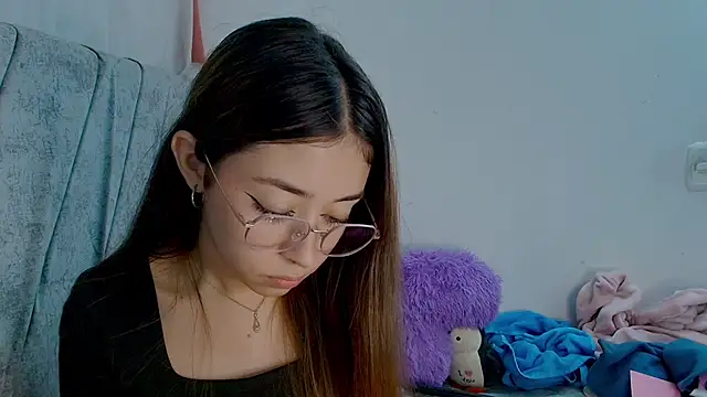 Snapshot of kimmy_vegga2 chatting on 10.22.25 kimmy vegga2 online show from 10.22.25