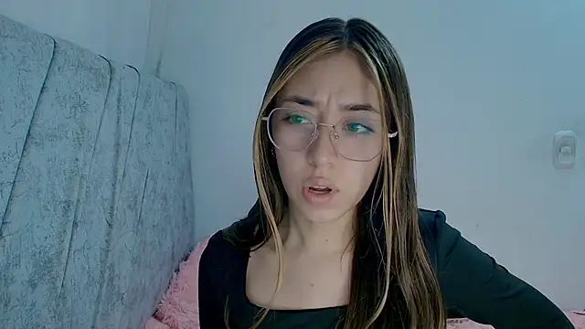 Snapshot of kimmy_vegga2 chatting on 11.03.25 kimmy vegga2 online show from 11.03.25