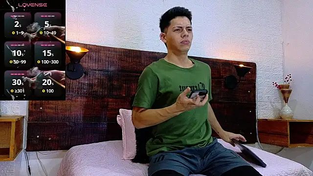 Snapshot of JhosuaVega chatting on 10.07.25 JhosuaVega online show from 10.07.25