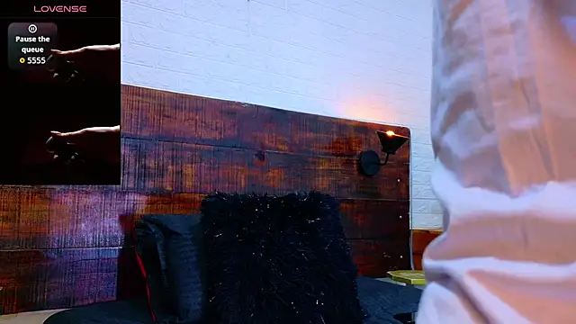 Snapshot of JhosuaVega chatting on 10.11.25 JhosuaVega online show from 10.11.25