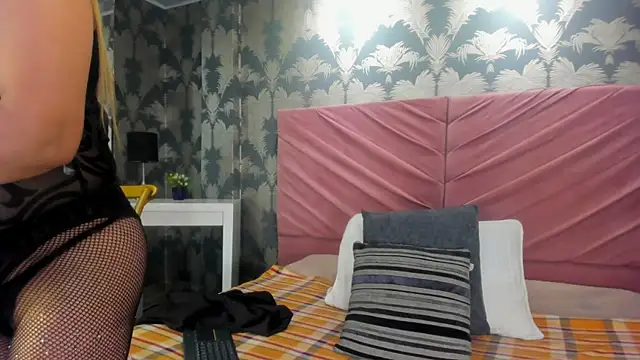 VictoriaQueen Fg online show from 10.20.25