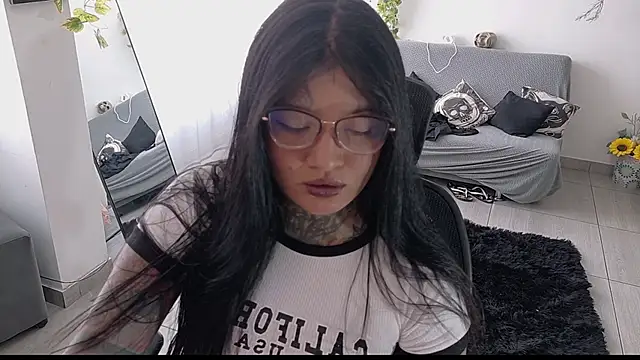 Snapshot of Unatatuada chatting on 09.24.25 Unatatuada online show from 09.24.25