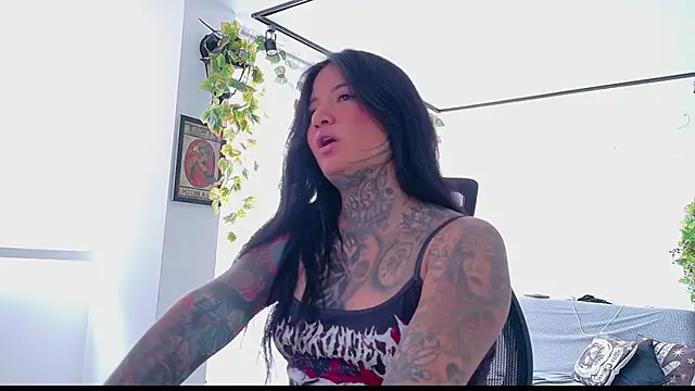 Snapshot of Unatatuada chatting on 09.30.25 Unatatuada online show from 09.30.25