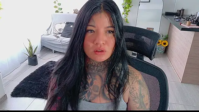 Snapshot of Unatatuada chatting on 10.02.25 Unatatuada online show from 10.02.25