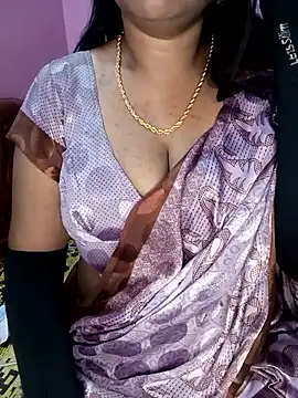 Snapshot of KannadaTamilTeluguBeauty chatting on 12.17.25 KannadaTamilTeluguBeauty online show from 12.17.25