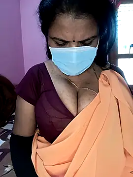 Snapshot of KannadaTamilTeluguBeauty chatting on 01.15.26 KannadaTamilTeluguBeauty online show from 01.15.26