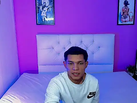 Snapshot of EL_VENEZOLANO_22CM chatting on 09.22.25 EL VENEZOLANO 22CM online show from 09.22.25