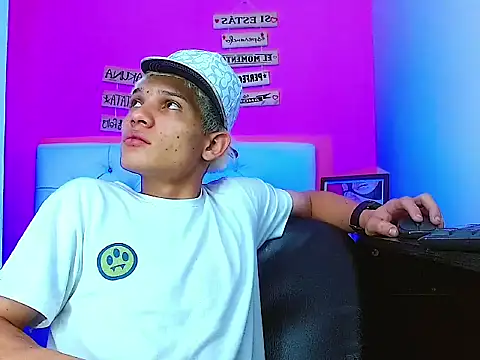 Snapshot of EL_VENEZOLANO_22CM chatting on 10.29.25 EL VENEZOLANO 22CM online show from 10.29.25