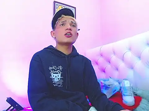 Snapshot of EL_VENEZOLANO_22CM chatting on 11.12.25 EL VENEZOLANO 22CM online show from 11.12.25