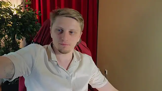 Snapshot of Vincent_Hardman chatting on 11.13.25 Vincent Hardman online show from 11.13.25