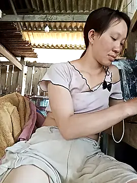 Snapshot of bonnie-00 chatting on 04.13.26 bonnie-00 online show from 04.13.26