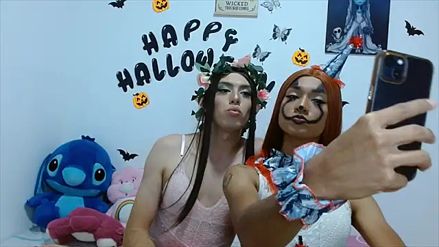 PinkLuna LolaBloom online show from 10.30.25