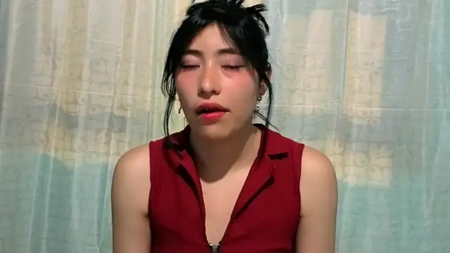 Sullyoonn online show from 11.04.25