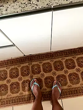 Snapshot of Morenolatino881 chatting on 09.12.25 Morenolatino881 online show from 09.12.25