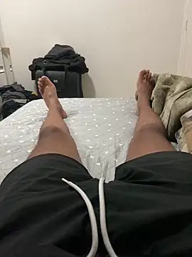 Snapshot of Morenolatino881 chatting on 10.31.25 Morenolatino881 online show from 10.31.25