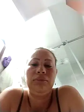 LaraCaliente online show from 09.30.25