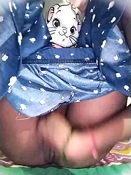 Snapshot of Rapunzal chatting on 10.05.25 Rapunzal online show from 10.05.25