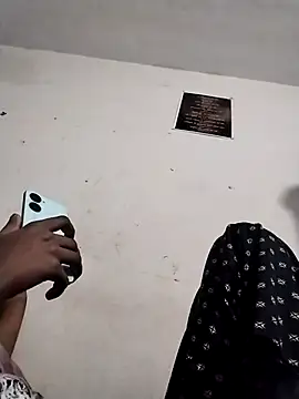 Snapshot of Rapunzal chatting on 10.23.25 Rapunzal online show from 10.23.25