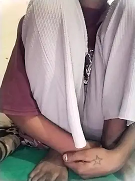 Snapshot of Rapunzal chatting on 11.14.25 Rapunzal online show from 11.14.25