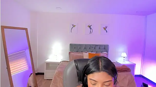 Snapshot of Sofia_collen_ chatting on 10.29.25 Sofia collen online show from 10.29.25