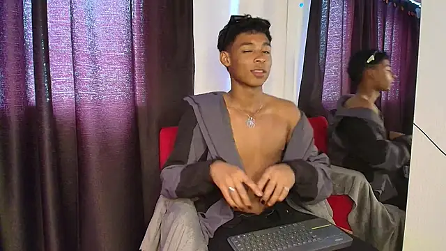 Snapshot of CoffeNaughty_nom chatting on 09.21.25 CoffeNaughty nom online show from 09.21.25