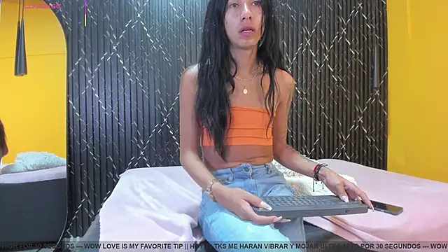 Snapshot of Miss_Ariaa chatting on 10.27.25 Miss Ariaa online show from 10.27.25