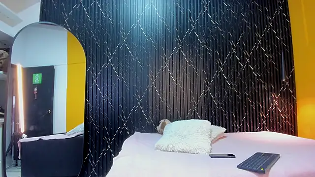 Snapshot of Miss_Ariaa chatting on 11.05.25 Miss Ariaa online show from 11.05.25