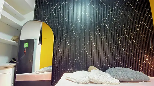 Snapshot of Miss_Ariaa chatting on 11.06.25 Miss Ariaa online show from 11.06.25