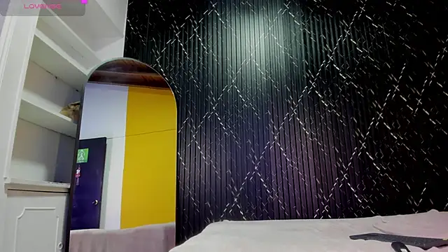 Snapshot of Miss_Ariaa chatting on 11.30.25 Miss Ariaa online show from 11.30.25