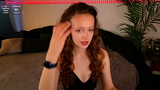 Snapshot of SallyPinkman chatting on 11.07.25 SallyPinkman online show from 11.07.25