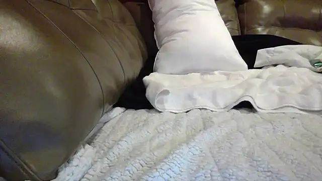 Snapshot of kinkyteenjt chatting on 12.23.25 kinkyteenjt online show from 12.23.25