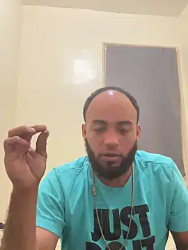 Snapshot of LeoPR00 chatting on 09.21.25 LeoPR00 online show from 09.21.25