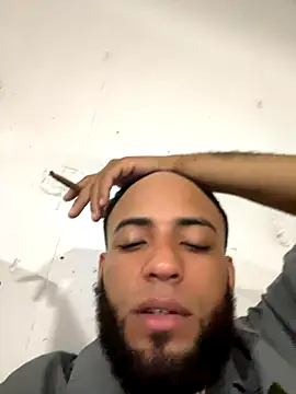 Snapshot of LeoPR00 chatting on 09.24.25 LeoPR00 online show from 09.24.25