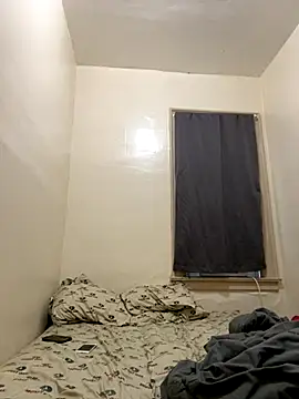 Snapshot of LeoPR00 chatting on 09.27.25 LeoPR00 online show from 09.27.25