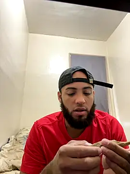 Snapshot of LeoPR00 chatting on 10.08.25 LeoPR00 online show from 10.08.25