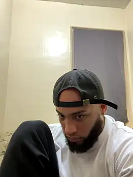 Snapshot of LeoPR00 chatting on 10.14.25 LeoPR00 online show from 10.14.25