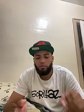 Snapshot of LeoPR00 chatting on 10.22.25 LeoPR00 online show from 10.22.25