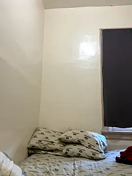 Snapshot of LeoPR00 chatting on 10.27.25 LeoPR00 online show from 10.27.25