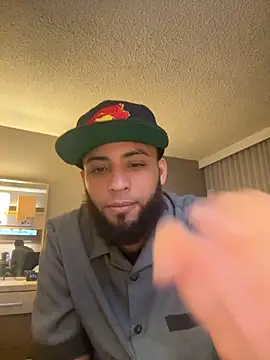 Snapshot of LeoPR00 chatting on 11.12.25 LeoPR00 online show from 11.12.25