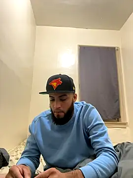 Snapshot of LeoPR00 chatting on 11.21.25 LeoPR00 online show from 11.21.25