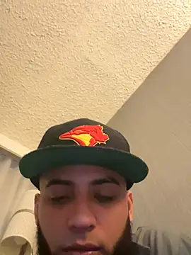 Snapshot of LeoPR00 chatting on 11.26.25 LeoPR00 online show from 11.26.25